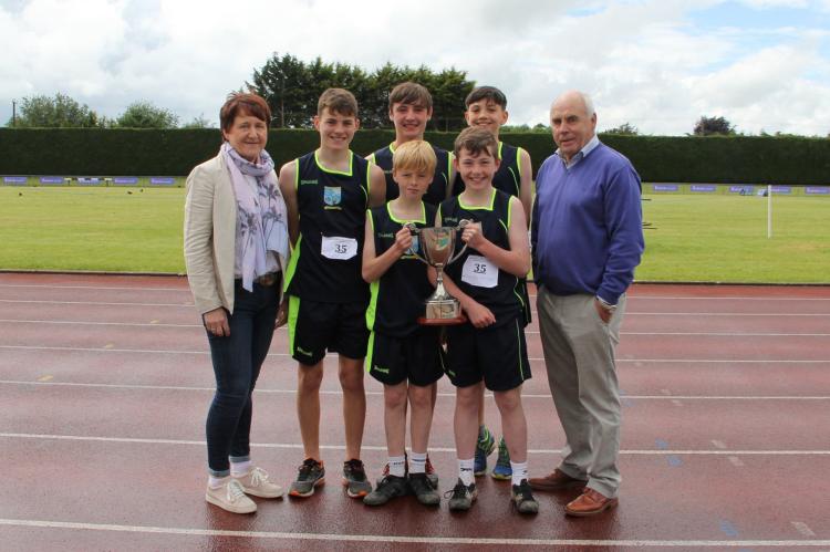 : Bernie and Tom Dunne with the boys winning team, Scoil Sheosaimh Naofa, Ballinagar