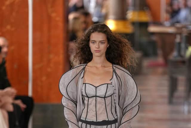 For this season, he balanced elegance with experimentation, opening with a sheer-panelled corset set, which set the tone for the collection, signalling that structure and lightness would co-exist throughout.