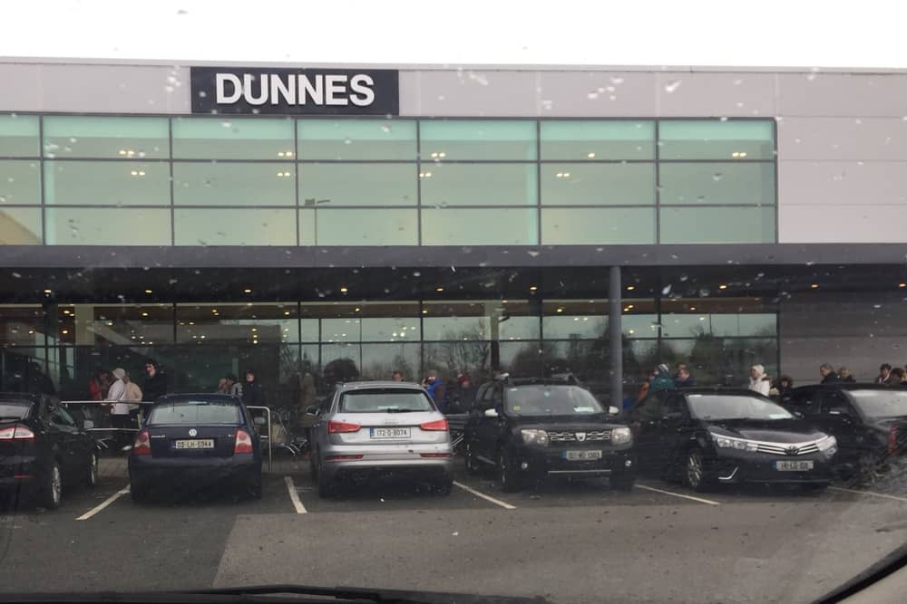 Long queues waiting for Dunnes Stores Longford to open. Photo: Twitter Fran McNulty @franmcnulty