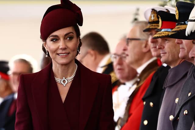 Kate pays tribute to the late Queen in burgundy ensemble for Qatar ...