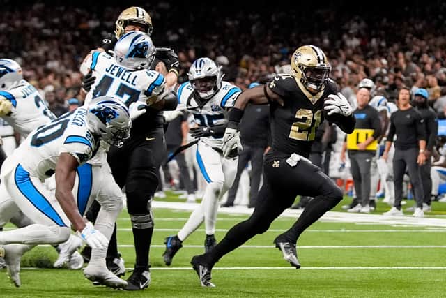 Saints quarterback Derek Carr pulled all the strings in a crushing victory and completed 19 of 23 passes for 200 yards with three touchdowns and no interceptions, while Alvin Kamara racked up 15 carries for 83 yards while scoring a touchdown.