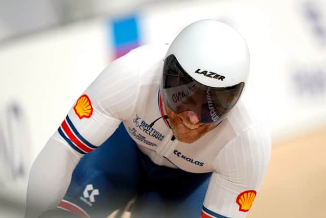 Jody Cundy in velodrome action