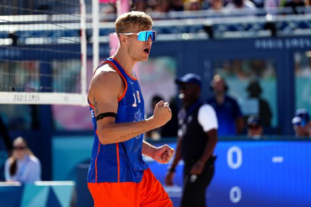 Crowd boos convicted child rapist Steven van de Velde at beach volleyball