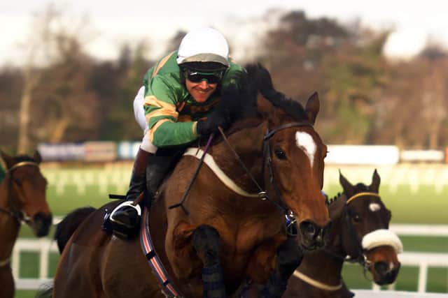 His 2000-2001 season was interrupted by uncharacteristic falls in the Festival Hurdle and the Irish Champion Hurdle at Leopardstown, with the outbreak of foot-and-mouth disease scuppering his bid for a record-breaking fourth Champion Hurdle title at the Cheltenham Festival.