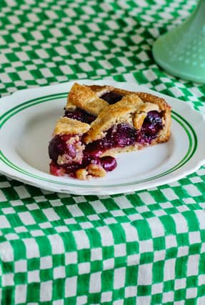 23-cm/9-in tart tin, buttered