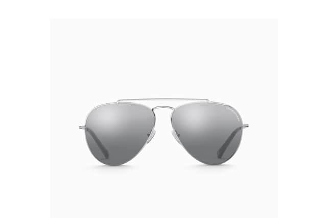 The way to nail WAG style is to think in extremes: oversized or micro – with no in between. Pair oversized sunnies with a boho tote, a mini skirt and tight vest. If you’re wanting a more contemporary look, opt for a mini skirt with an oversized football jersey, athletic shades and a mini baguette bag.