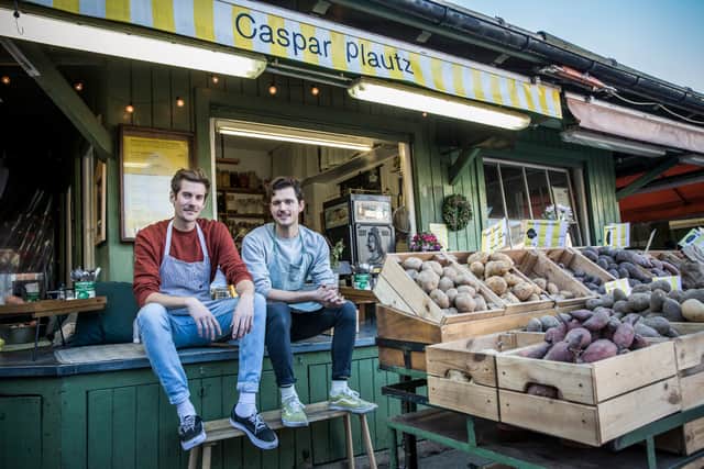 The market features more than 140 stalls, selling everything from fresh fruits and vegetables to meats, cheeses and baked goods. The smells are divine. Caspar Plautz is my choice and, by the looks of it, it is a popular one.