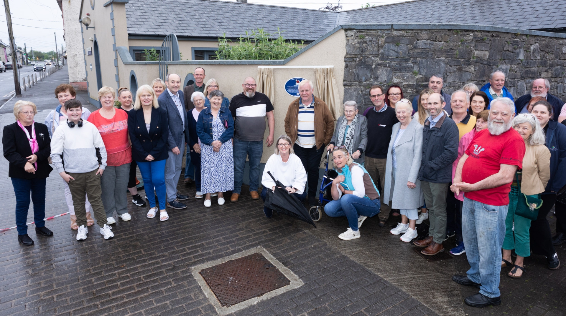 An information plaque is unveiled in Daingean