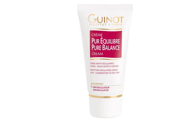 This luxurious feeling cleanser delivers deep exfoliation, dissolving the oxidised sebum (oil) sitting in your pores while gently sloughing away dead cells and makeup, without drying out or irritating your skin.