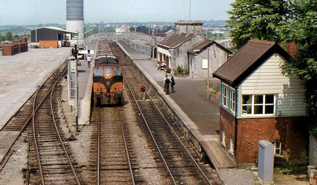 Tullamore Railway Station in 1982. Note the third track leading to the goods yard