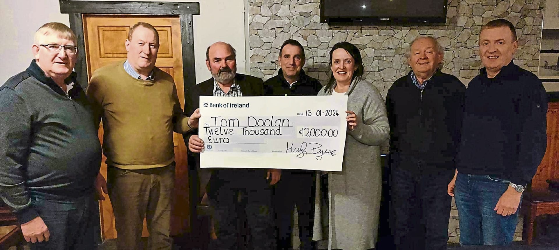 Lucky GAA Lotto winner in Offaly picks up big cheque