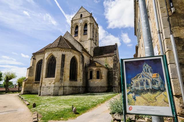 We also pay a visit to Van Gogh’s grave, which he shares with his brother Theodore. Ivy from the garden of Van Gogh’s doctor was planted over the grave to symbolise the unbreakable bond between the two brothers.