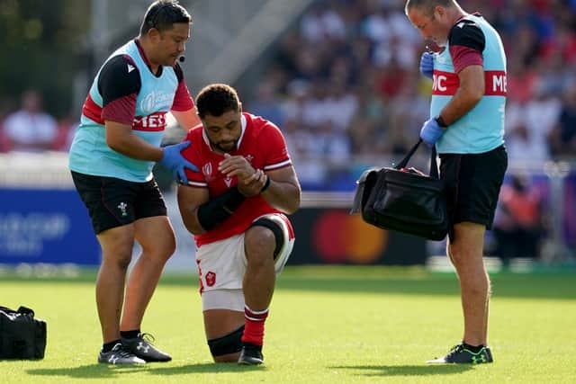 Fly-half Anscombe, meanwhile, withdrew 45 minutes before kick-off in Nantes due to a groin injury.