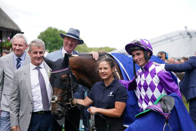 However, while at Ascot Oisin Murphy had time to creep his way into contention, Shaquille was not hanging around on the wide expansive track at HQ on this occasion and pulled his way to the front to eyeball the front-running Art Power.