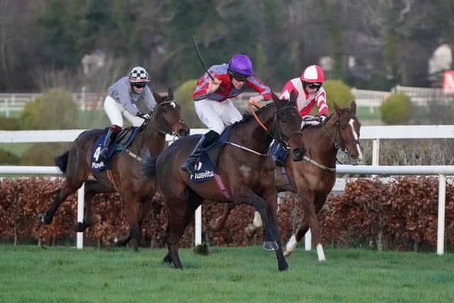 Tom Mullins’ Facile Mode created a deep impression when winning over track and trip on debut and tops the 12 engaged in the Future Stars (C & G) I.N.H. Flat Race.