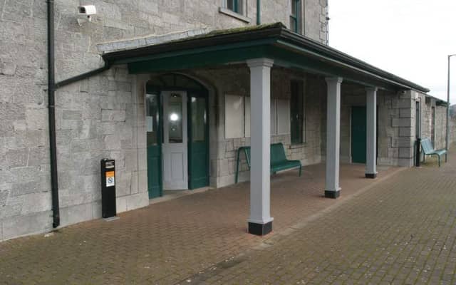 Passengers left stranded at Offaly station as bus transfer fails to show