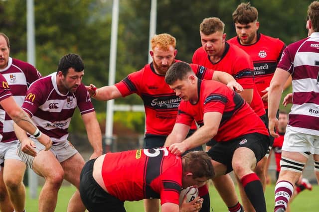 Mark Kennedy clearing out a ruck