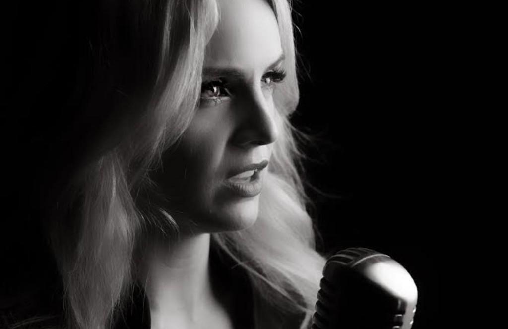 Offaly Singer Teams Up With Rosie Connolly At Tullamore Court