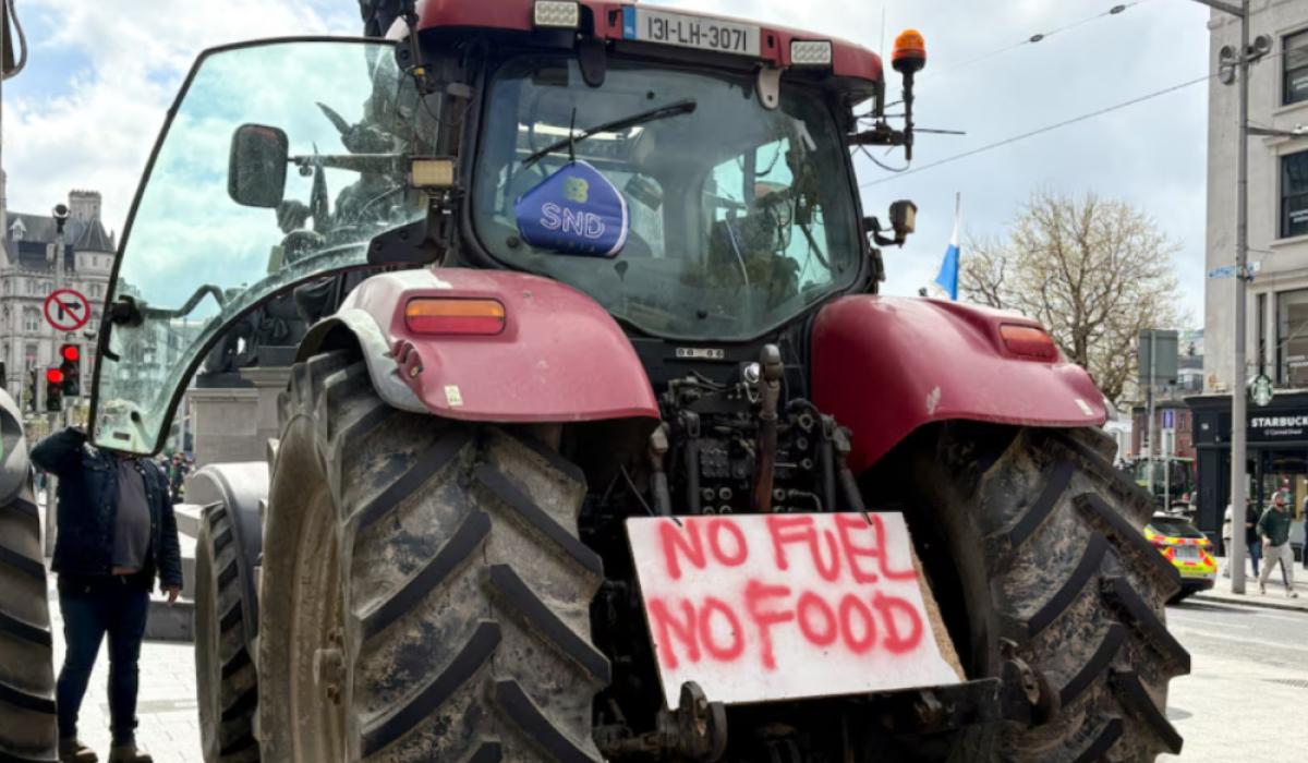 'Keep her lit': Words of encouragement and over €100K given to fuel protestors across Ireland