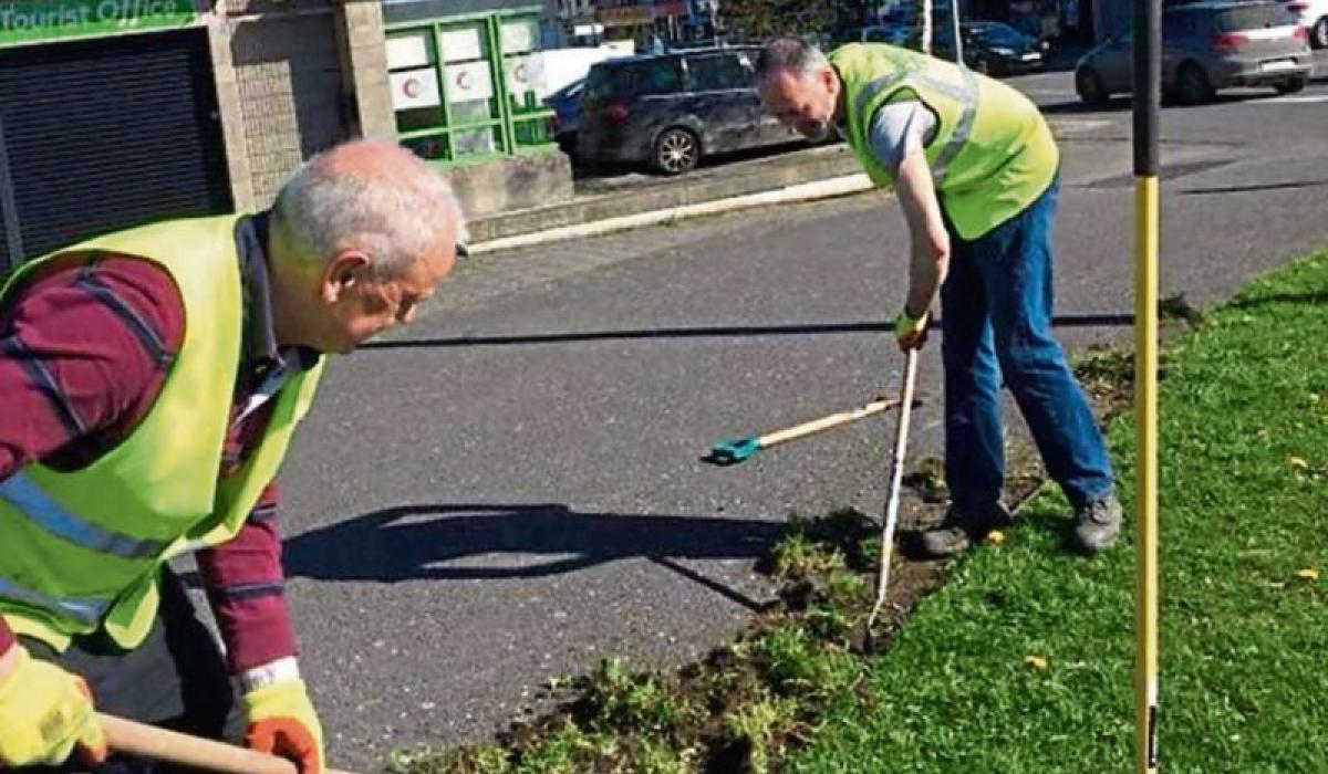 Lowry welcomes €1,000 grant for Community Employment Schemes