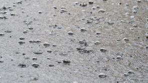 FÓGRA: Rabhadh stoirme eisithe do thrí chontae le báisteach agus clocha sneachta ar an tslí