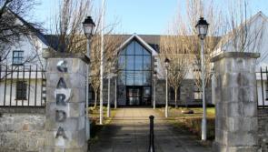 Gardaí launch manhunt following armed robbery in the Midlands
