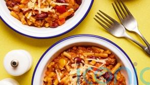 Pinch of Nom’s chilli mac ‘n’ cheese recipe
