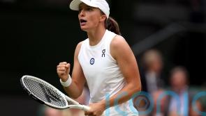 Iga Swiatek fights back to reach Western and Southern Open quarter-finals