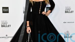 Sarah Jessica Parker channels Carrie Bradshaw on the red carpet in mismatched shoes