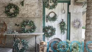 10 wondrous wreaths and gorgeous garlands for a festive touch