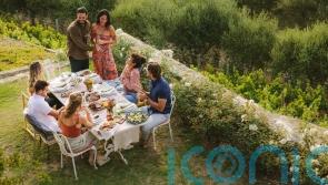 How to dress for a garden party