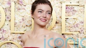 Emma Stone debuts dramatic hair transformation at the Golden Globes