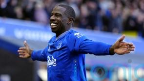Flying start sets Everton on the way to thumping win against Leicester