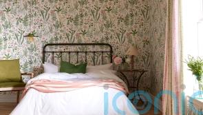 9 ways to style spring florals and fancify your scheme