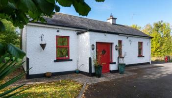 PROPERTY: Idyllic cottage in gorgeous rural location in Offaly is on the market at affordable price