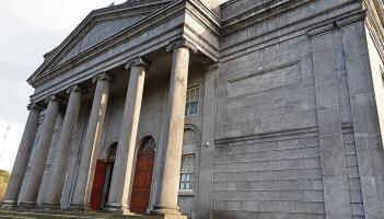 Fine and driving ban for Tullamore man caught with eight passengers in a van