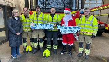 Santa visits Roscrea's schools with local Firemen