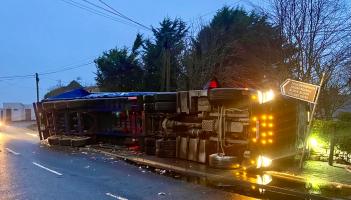 BREAKING: Truck overturns in Offaly tourist village