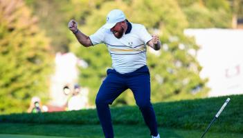 Lowry storms into contention at US Masters
