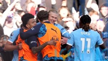 Erling Haaland shoots down Arsenal as Manchester City slash lead to three points