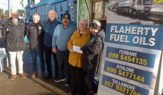 Winner of big jackpot in Offaly club's Lotto draw picks up her cheque