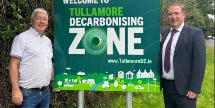 Cathaoirleach of Tullamore Municipal District Cllr Declan Harvey  with Tony McCormack TD at the unveiling of new decarbonising signs in Tullamore