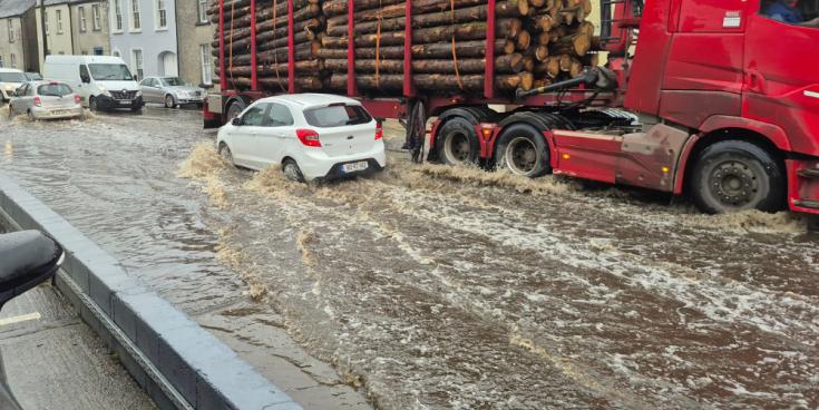 WATCH: Laois town almost at a standstill amid awful flooding on multiple roads