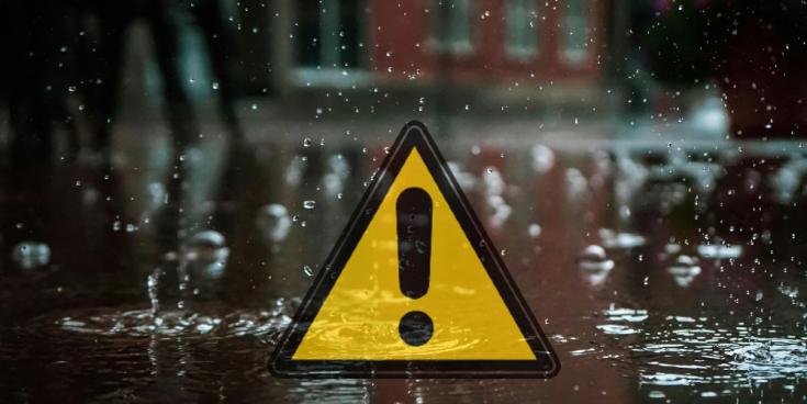 LIVE: Met &Eacute;ireann warning extended as Storm Dave set to batter Ireland this Easter weekend