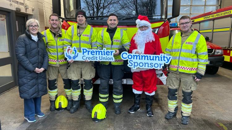Santa visits Roscrea's schools with local Firemen