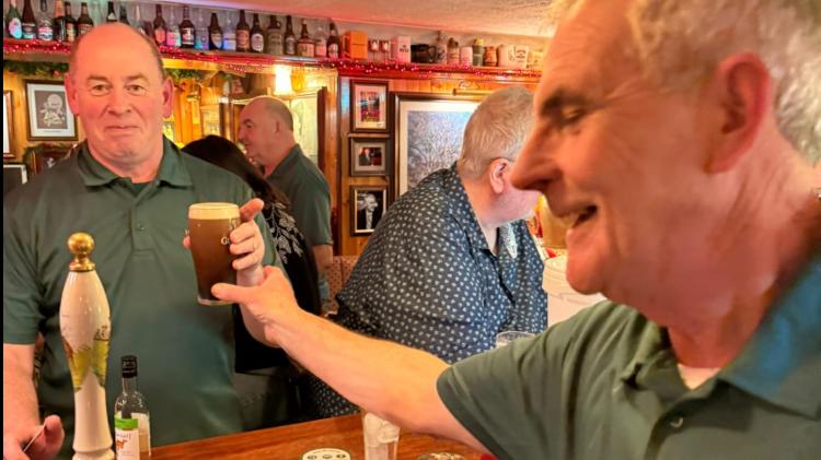 Festive takeover at Offaly pub raises raises &euro;1,000 for Offaly Hospice 