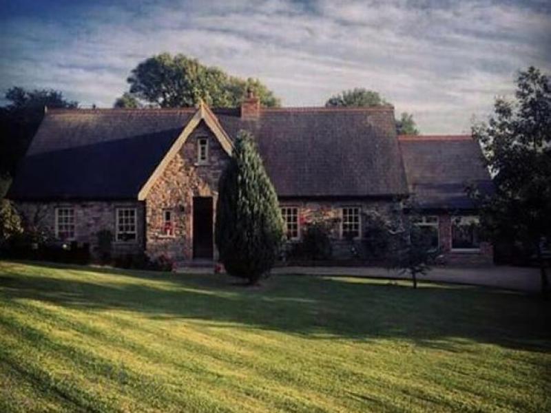 PROPERTY IN FOCUS: Charming 'Hollow Cottage' on the market in Killeigh