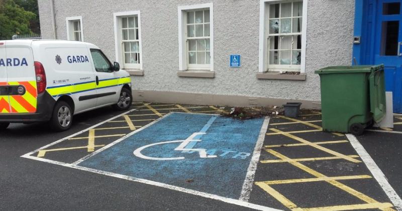 Man smashes windows of Edenderry Garda Station 