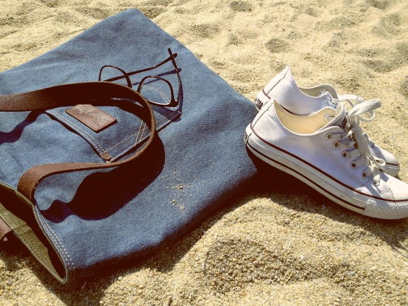 12 essentials to have in your bag when you are heading to the beach