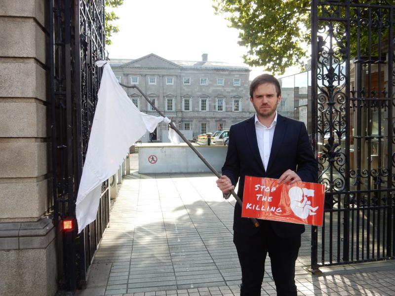 Tim Jackson begins his hunger strike outside the D&aacute;il